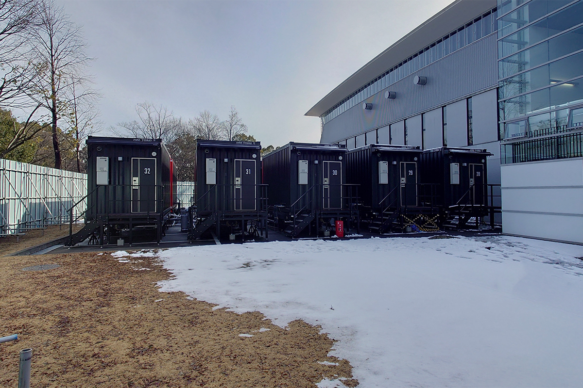 レスキューホテル設置の様子（千葉県流山市 臨時医療施設）