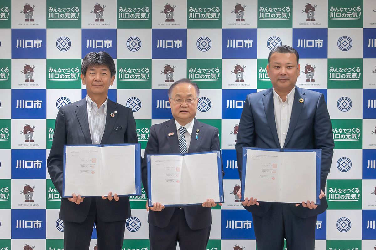 川口市 協定締結式（左から 武蔵野銀行長堀頭取、奥ノ木市長、代表岡村）